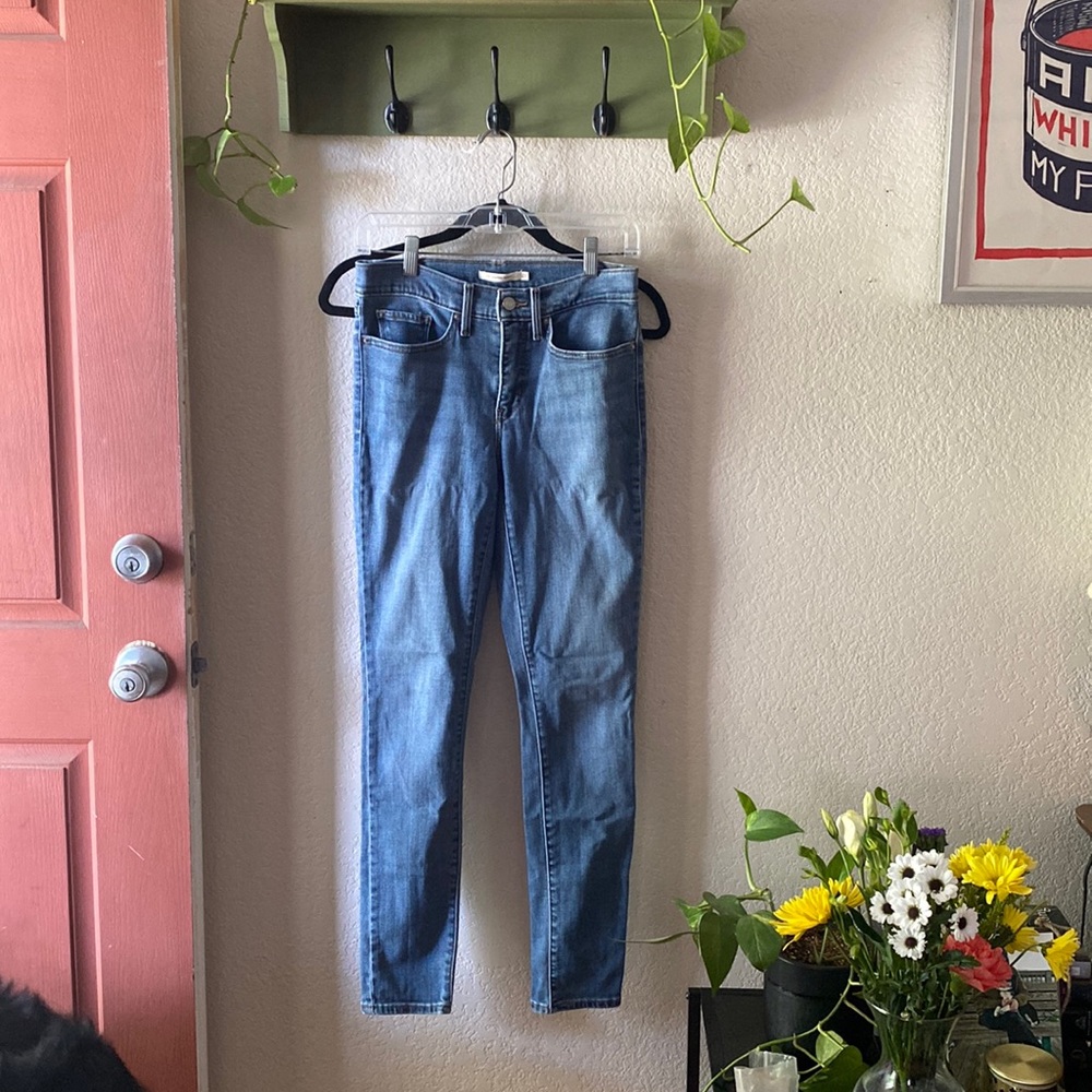 Levi’s 311 Shaping Skinny Jean